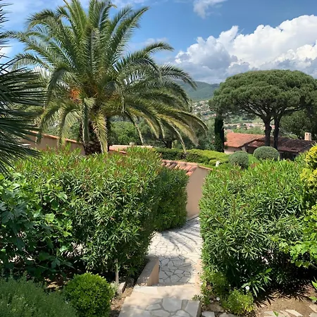Дом отдыха Bellevue Maxime Un Ecrin De Verdure Au Coeur Du Semaphore Piscine Xxl Сент-Максим